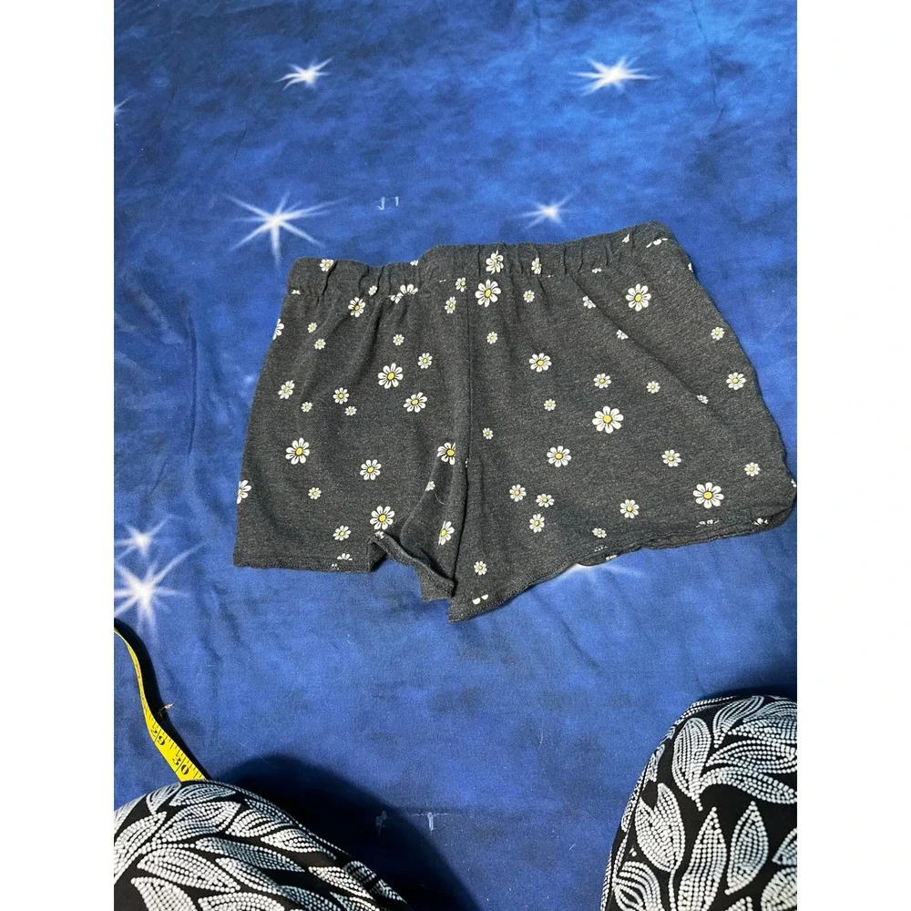 Old Navy Girls XL 14-16 Daisy Floral Lounge Shorts Gray Elastic Waist Pockets